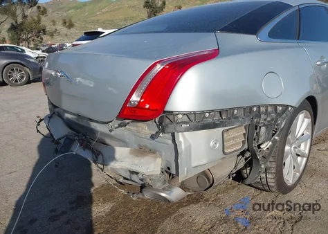 2012 Jaguar Xj Xjl Portfolio z USA, uszkodzony, nr VIN SAJWA2GB1CLV34459